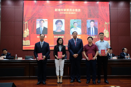 1561947020859695.jpg 14 4位新增专家委员会委员.JPG